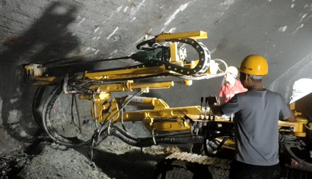 Công trình xây dựng đường hầm loại Crawler Rock Drill Rig 18kw Impact Power R32/R38/T38/T45 Shank